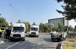 Edirne’de iki otomobil çarpıştı, biri takla...