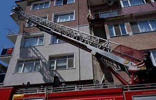 Edirne’de yangında evlerinde mahsur kalan 2 kişi...