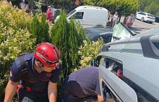 Edremit’te park halindeki araca çarptı, çukura...