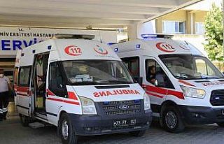 Elazığ’da motosiklet istinat duvarına çaptı:...