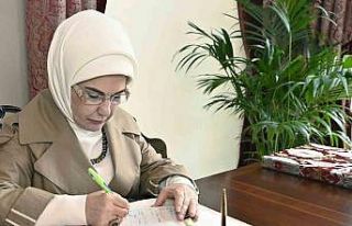 Emine Erdoğan, Türk Kızılay’a kurban bağışında...