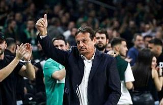 Ergin Ataman’dan, Olympiakos Genel Menajeri Lepeniotis’e...
