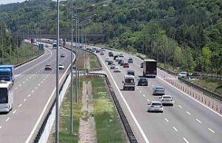 Erkenden yola çıkan tatilciler Bolu geçişinde...