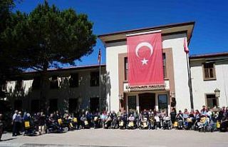 Erzincan’da 24 engelliye akülü sandalye hediye...