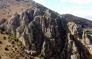 Erzincan’daki Kalecik Kalesinin tarihi Tunç Çağı’na...