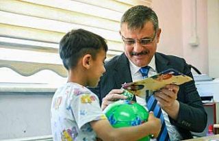 Erzurum’da köy okulunda karne heyecanı