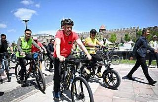 Erzurum’da pedallar sağlıklı hayatlar için çevrildi