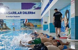 Esenyurt Belediyesi’nden çocuk ve gençlere yüzme...
