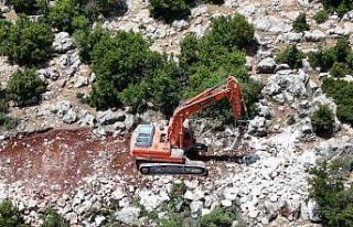 Eskişarkaya’da arazi yolu hasreti sona erdi