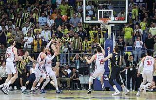 Fenerbahçe, seride 2-0 öne geçti