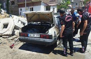 Fırından aldığı köz otomobili yaktı