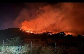 Foça’da yangın devam ediyor