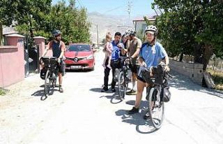 Fransa’dan bisikletle yola çıkan 3 Fransız, 70...