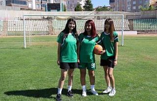 "Futbol erkek işi" diyenlere cevabı sahada...