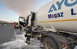 Gaz yüklü tankerin motorunda çıkan yangın korkuya...