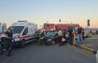 Gaziantep’te tır ile otomobil çarpıştı: Nişanlı...