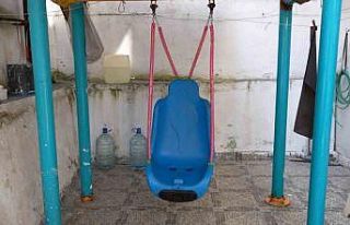 Gaziosmanpaşa’da özel çocuk Eren’in salıncak...