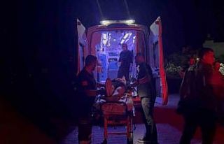 Gazipaşa’da motosiklet park halindeki otomobile...