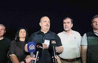 Gece görüşlü helikopterler gece boyunca yangına...