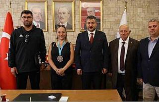 Gedizli kick boksçulardan dünya şampiyonasında...