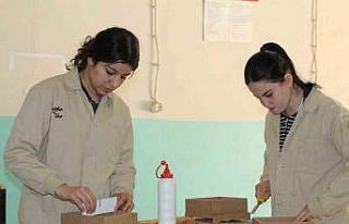 Geleceklerini şekillendiren genç kızlar erkeklerin...