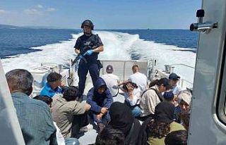 Gelibolu açıklarında 51 kaçak göçmen ile 2 göçmen...