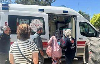 Genç kıza otomobil çarptı