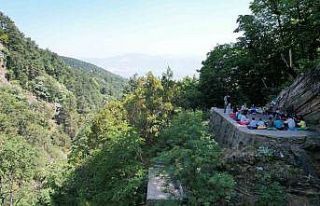 Gençlerden ’Küreklidere’de temizlik harekatı