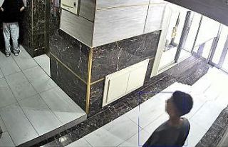 Gençlerin tepki çeken görüntüsü: Biri kamera...