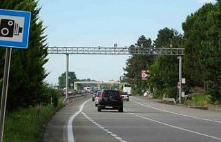 Giresunlu sanatçı yollardaki radarlara tepkisini...