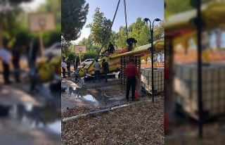 Göle düşen uçağın enkazının çıkartılma...