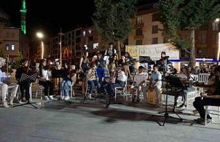 Gölhisar’da küçük parmaklar Yörük ezgilerini...