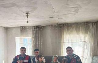 Gördes Jandarmasından şehit yakınlarına bayram...