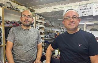 Görme engeline rağmen 25 yıldır bıçak biliyor