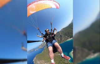 Görme engelli İngiliz turist Babadağ’dan uçtu