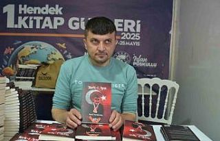 Gözleri görmüyor, kalemi hayata dokunuyor