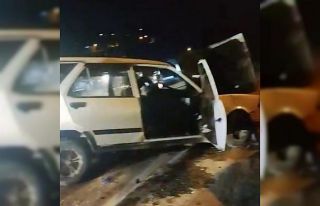 Hafif ticari araç ile otomobil çarpıştı: 6 yaralı