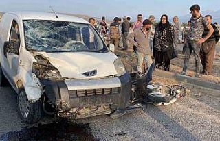 Hafif ticari araçla motosiklet çarpıştı: 1 ağır...