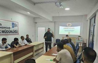 Hakkari emniyeti bin 500 broşürle UYUMA ve NARVAS...