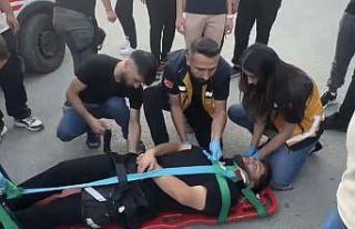 Hakkari’de otomobil ile motosiklet çarpıştı:...