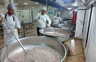 Haliliye’de ihtiyaç sahiplerine sıcak yemek hizmeti