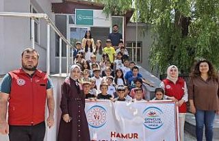 Hamur’da öğrencilere sinema sürprizi