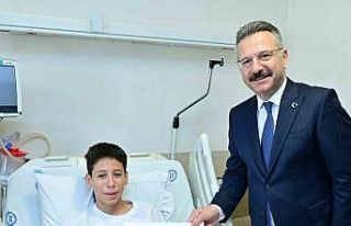 Hastanede tedavi gören öğrencilere karnelerini...