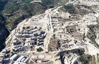 Hatay’da YKS esnasında inşaat çalışmalarına...