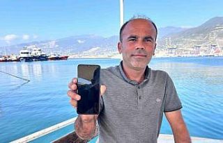 Heyecanla yakaladığı 2 buçuk metrelik devasa köpek...