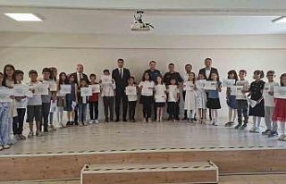 Hisarcık’ta öğrencilerin karne heyecanı