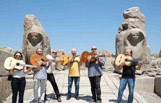 Hititler’in merkezinde gitar ezgileri
