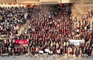 HKÜ kuruluşunun 17. yılında bin 657 öğrencisini...