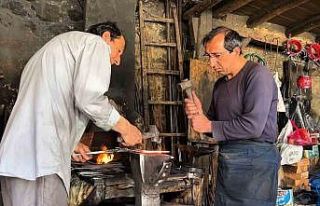 İki kardeş kaybolmaya yüz tutan mesleği yaşatmaya...