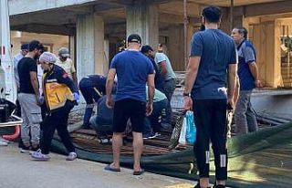 İnşaat işçisi 3. kattan demirlerin üzerine düştü